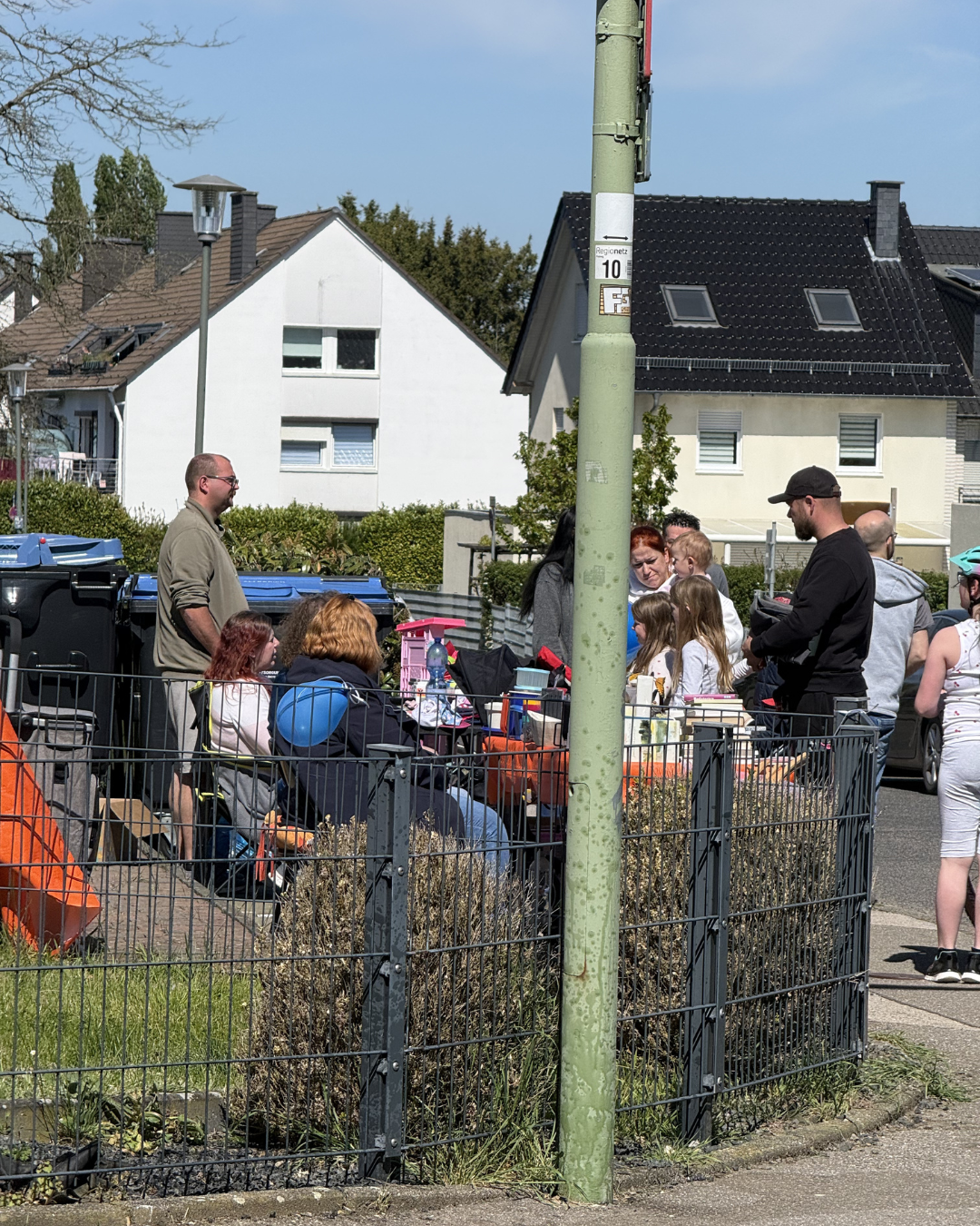 Martin beim Flyer verteilen